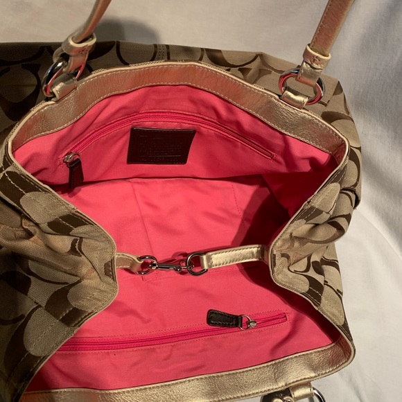 Coach Signature C Carry All Bag - Picture 6 of 7